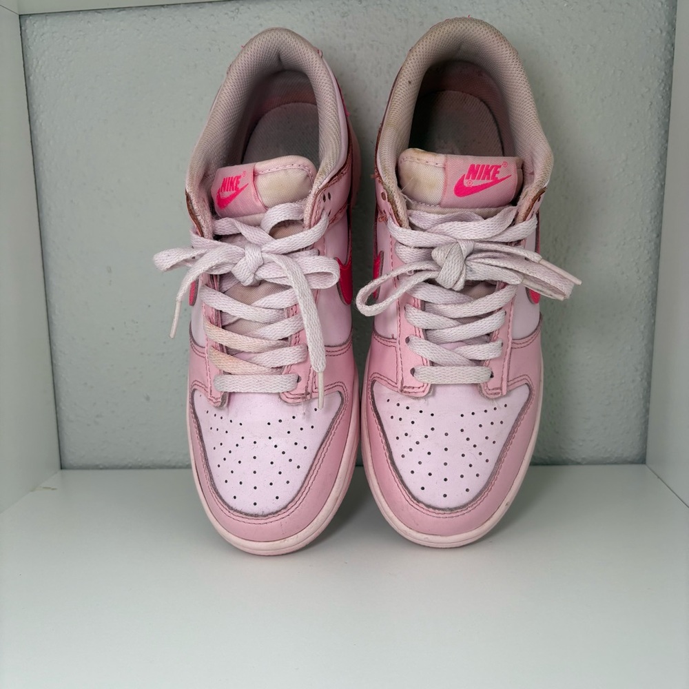 Nike Dunk Low Triple Pink (GS) Size 7Y/8.5W - Picture 4 of 7